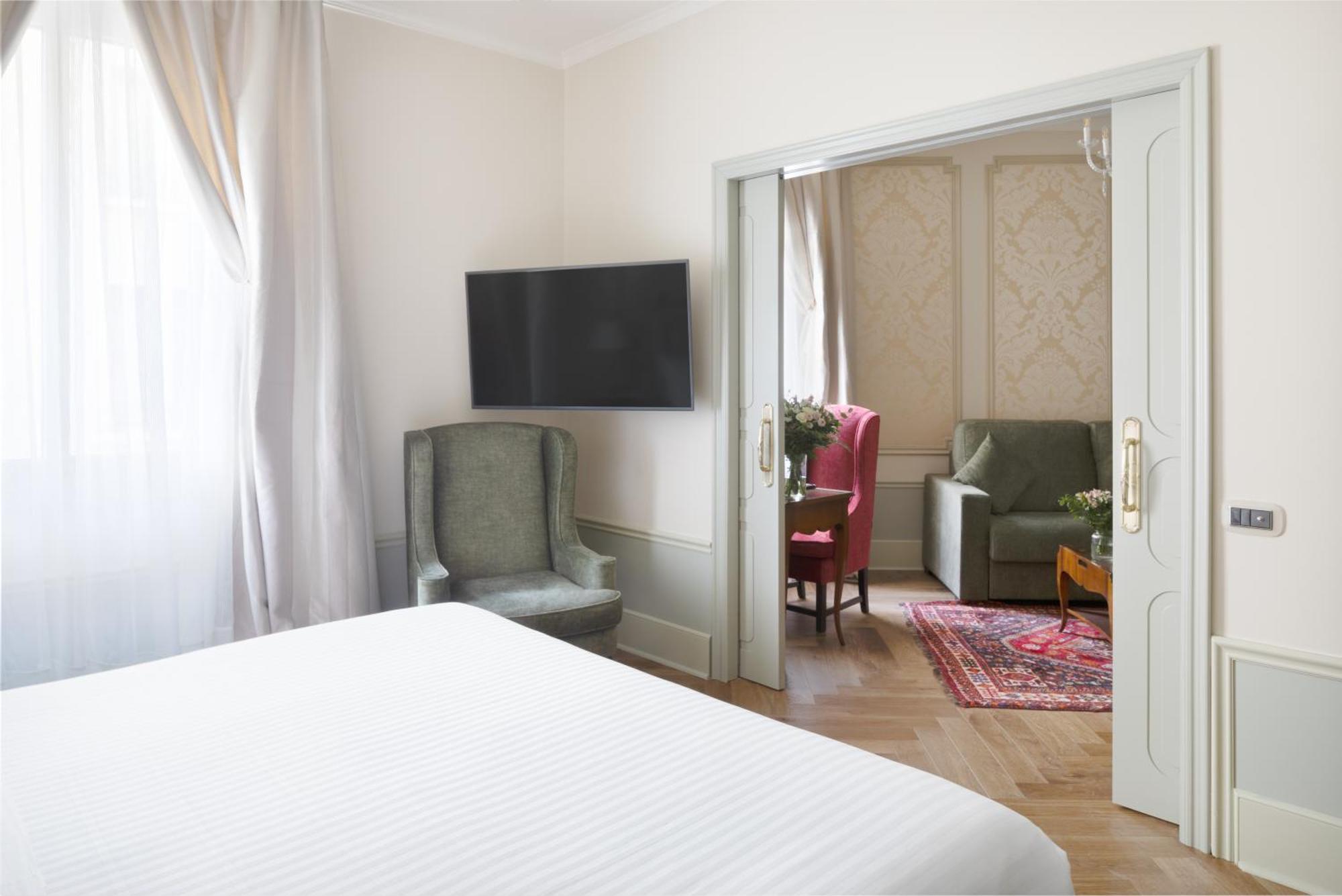 Hotel El Palace Barcelona Exterior photo Suite